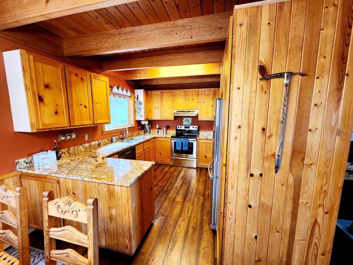 Blacktail Cabin Hideaway With Hot Tub Lakeside Exterior foto