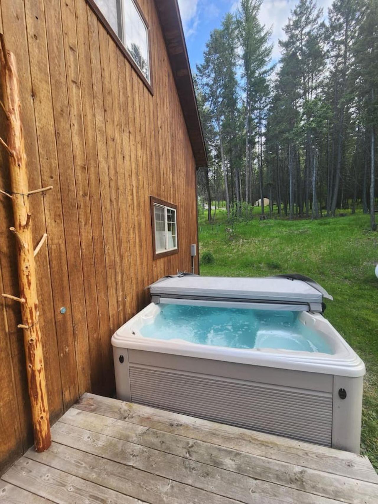 Blacktail Cabin Hideaway With Hot Tub Lakeside Exterior foto